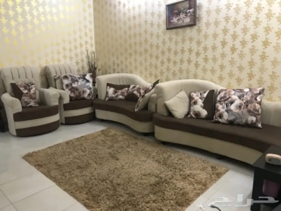 للبيع كنب 7 مقاعد  اشخاص نظيف