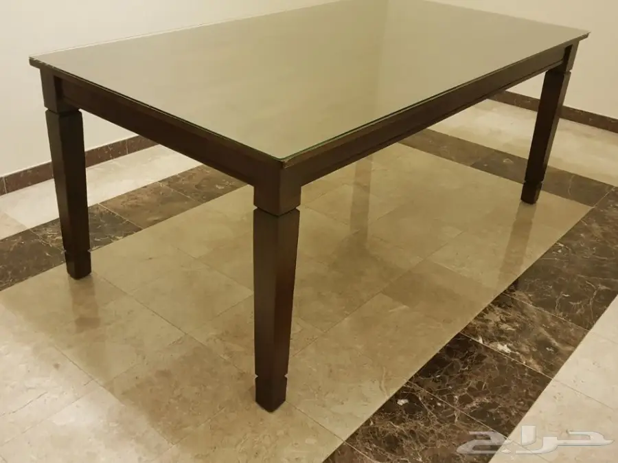 طاولة صفرة حالة ممتازة - Dining table 