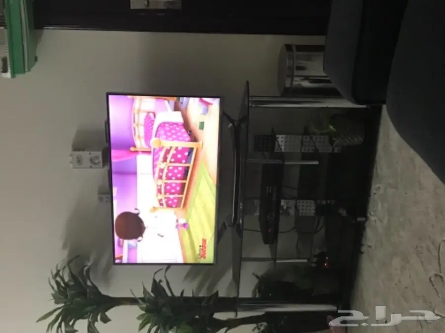 كنب وطاولة تلفزيون (image 1)