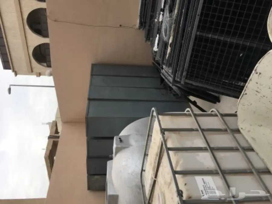 مجموعة أثاث حديد مستعملة - مثالية لسكن العمال (image 2)