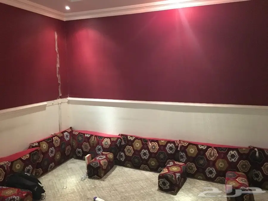 مكيف وتلفزيون ومجلس نظيف للبيع