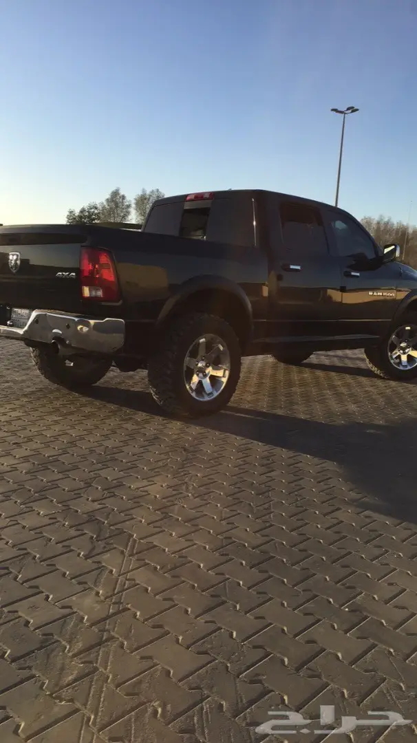 دوج رام لارمي اعلى فئه اسود ملكي  (image 9)