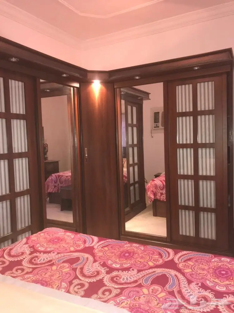 غرفة نوم ومكيفيين للبيع نظيفة جدا جدا  (image 3)