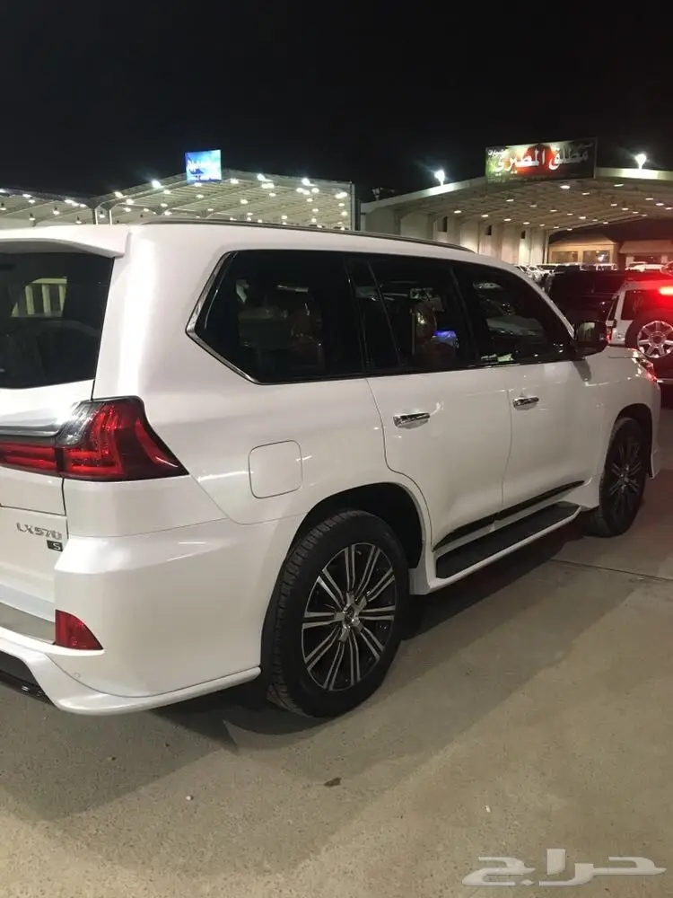 للبيع جيب لكزس 2018 ماشي 200 كيلو سعودي  (image 5)