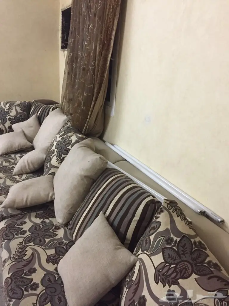 كنب وغرفة نوم للبيع