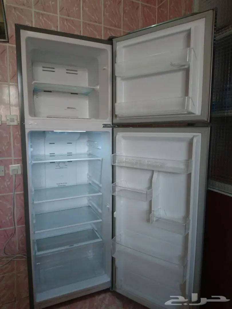 ثلاجة شبه جديدة ب700 وسعرها 1469حاليا في السو (image 1)