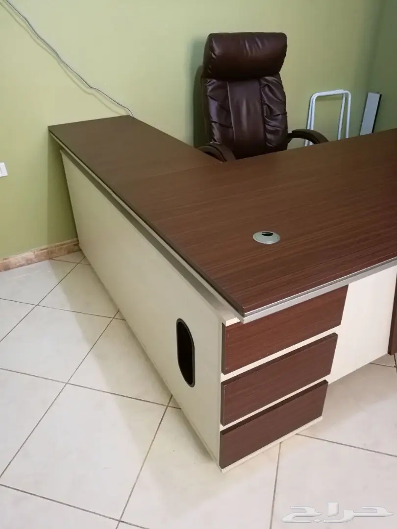 للبيع طقم مكتبي (مكتب - دولاب - كرسي) (image 2)