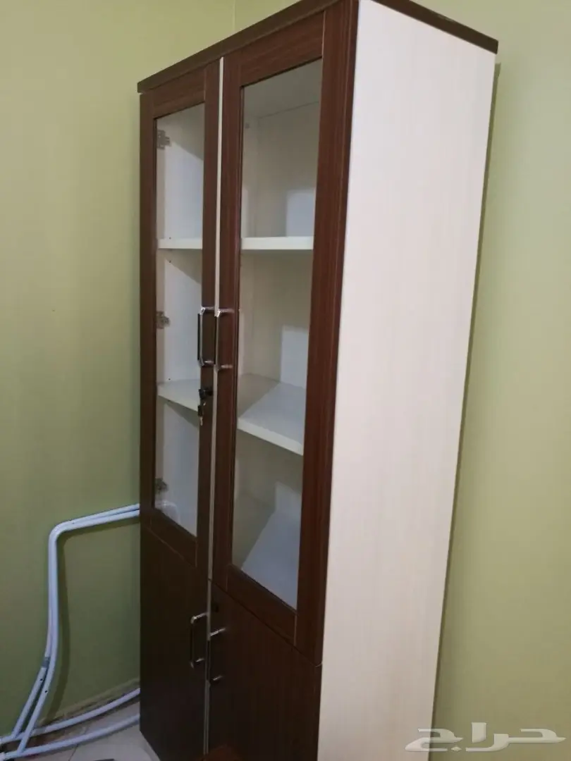 للبيع طقم مكتبي (مكتب - دولاب - كرسي) (image 7)