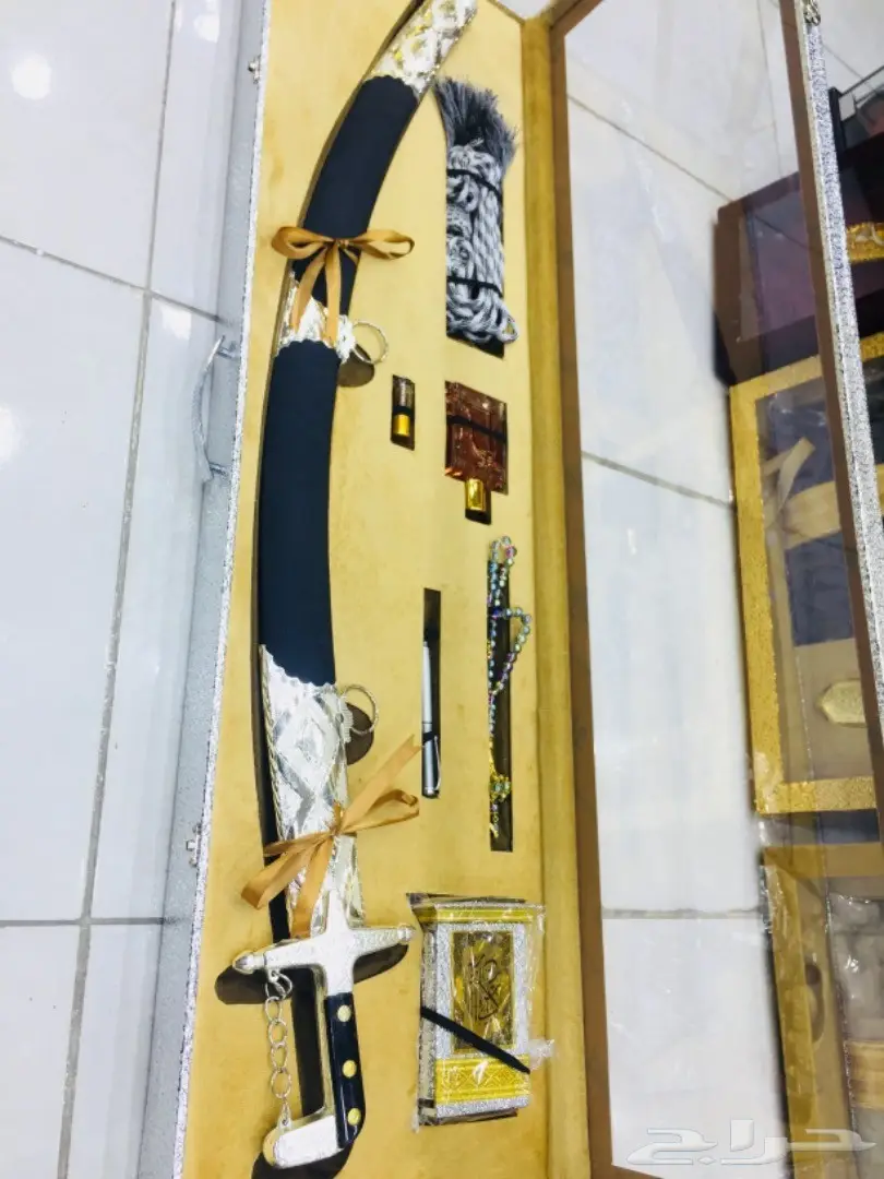 مزاد 50 د طقم هدية يجمل وقف عليك نصيبك شوف  (image 4)