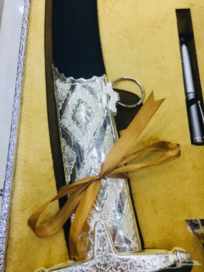 مزاد 50 د طقم هدية يجمل وقف عليك نصيبك شوف  (image 7)