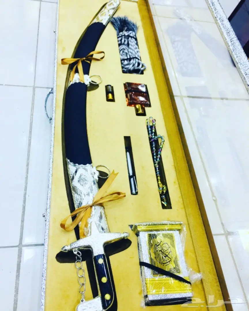 مزاد 50 د طقم هدية يجمل وقف عليك نصيبك شوف 