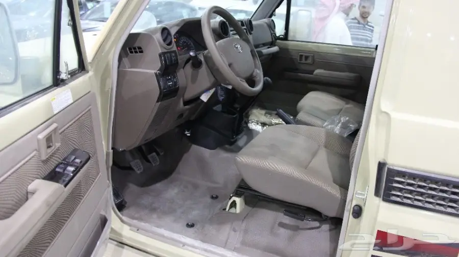  تويوتا شاص رفرف 2016 (image 8)