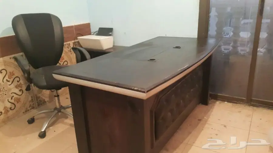 مكتبين بكراسيهما للبيع