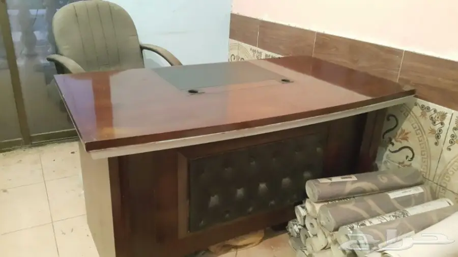 مكتبين بكراسيهما للبيع (image 1)