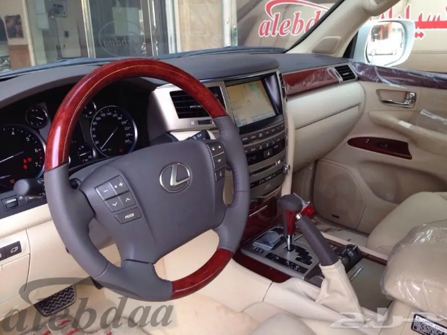 لكزس كلاسيك: ديكور خشبي أصيل (image 4)