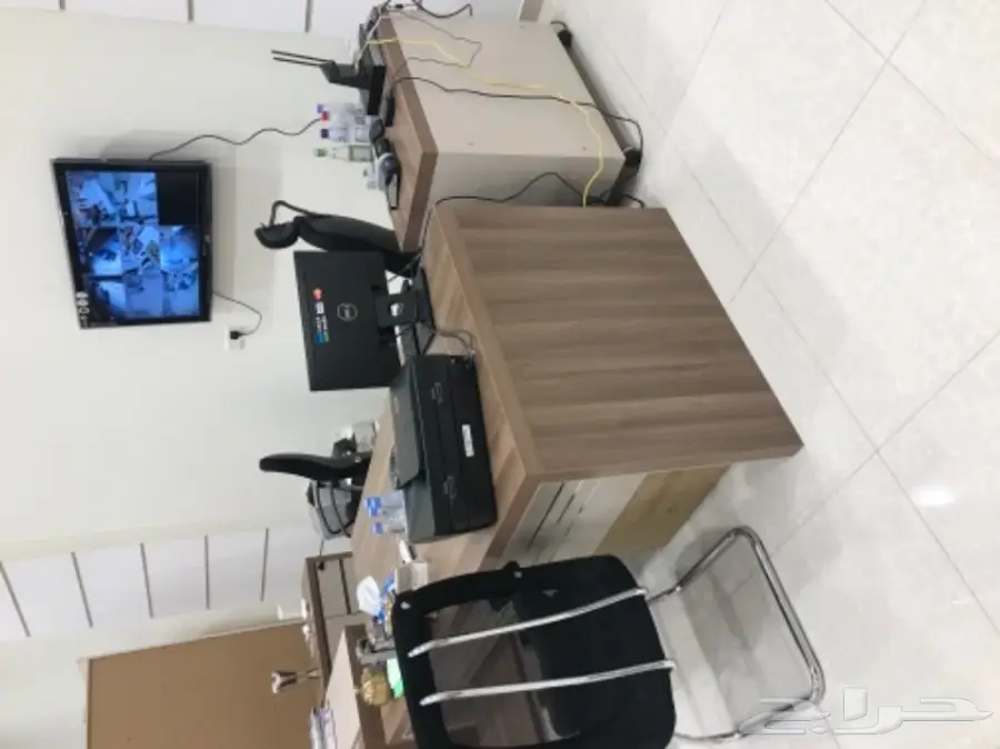 مكتب خشبي للبيع مع الكراسي