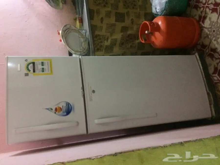 تلاجه 12قدم للبيع وامبوبة غاز ممتلئة (image 4)