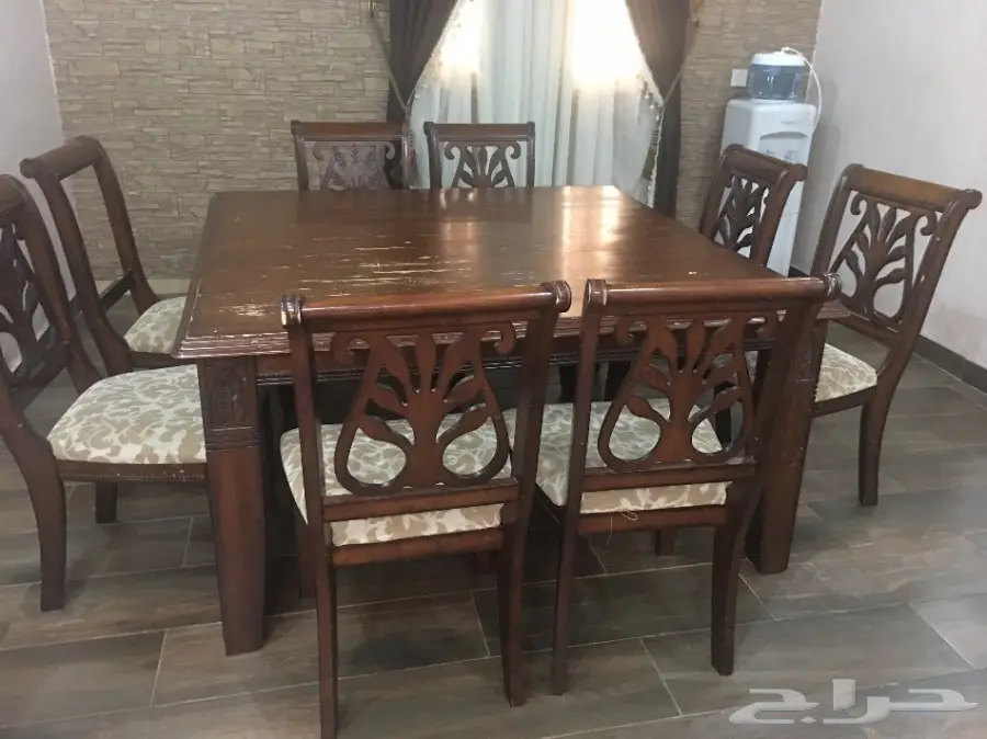 طاولة طعام ب 8 كراسي مستعملة للبيع 