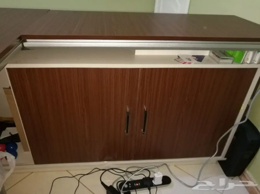 للبيع طقم مكتبي (مكتب - دولاب - كرسي) (image 3)