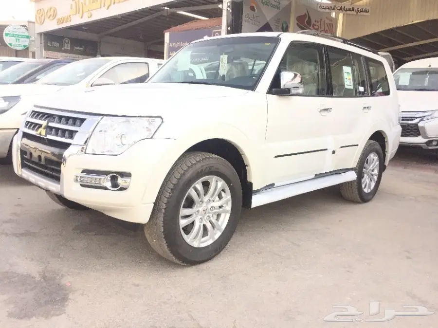 باجيرو 2017 سعودي 3.8 فل كامل علامات ذهبية (image 2)