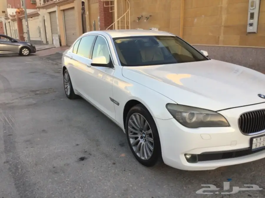 BMW 2011.   730 (image 1)