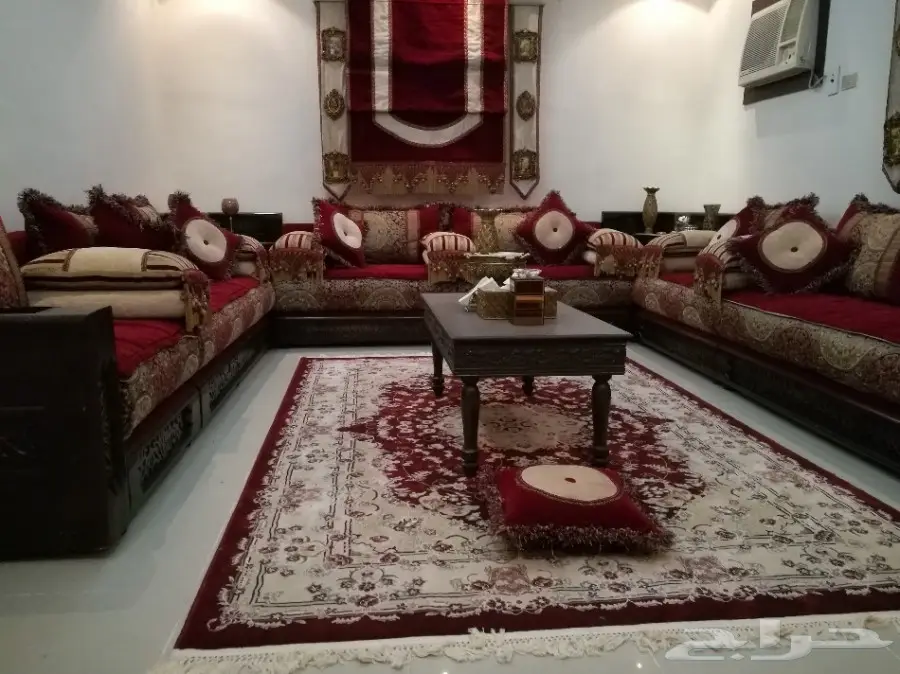 مجلس مغربي احمر عودي لونين احمر وبيج (image 0)
