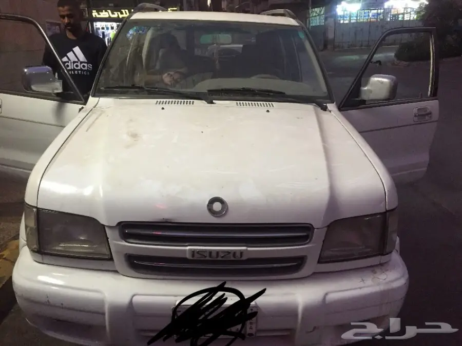 للبيع سيارة اسوزو 7 ركاب 