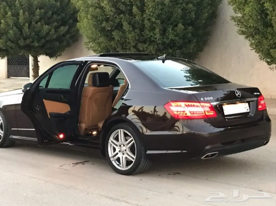 مرسيدس بانوراما E300 جفالي كت AMG 2011 (image 13)