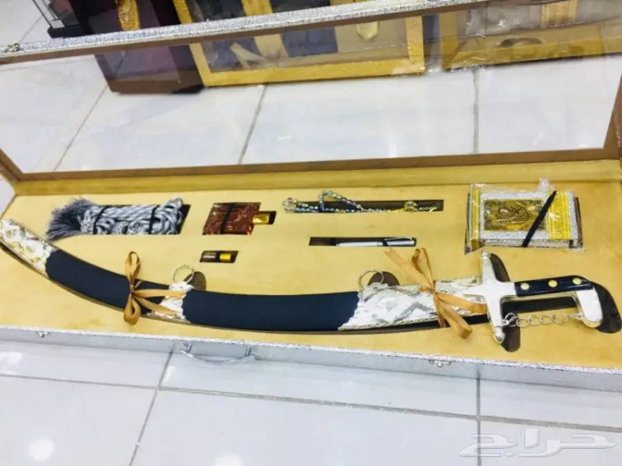 مزاد 50 د طقم هدية يجمل وقف عليك نصيبك شوف  (image 3)