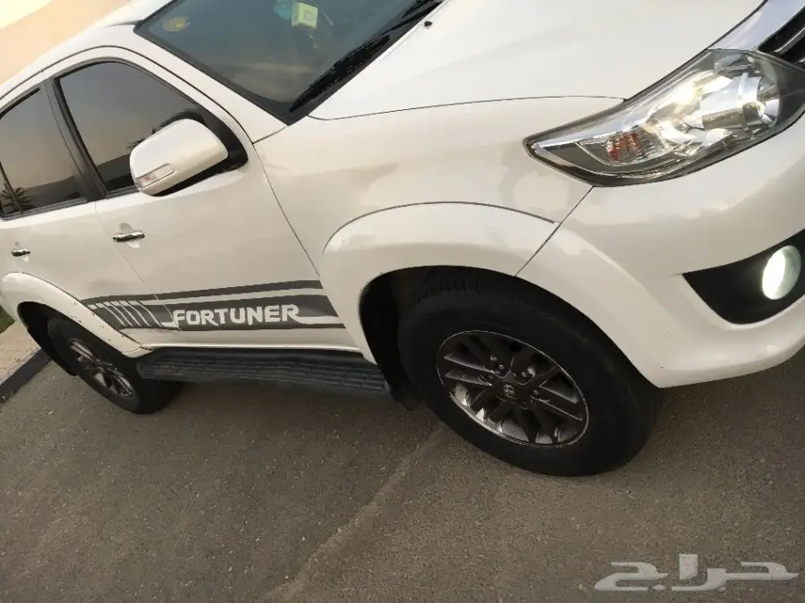 للبيع تويوتا فورتشنر دبل 4 سلندر 2015 (image 3)
