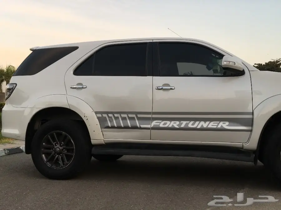 للبيع تويوتا فورتشنر دبل 4 سلندر 2015 (image 4)