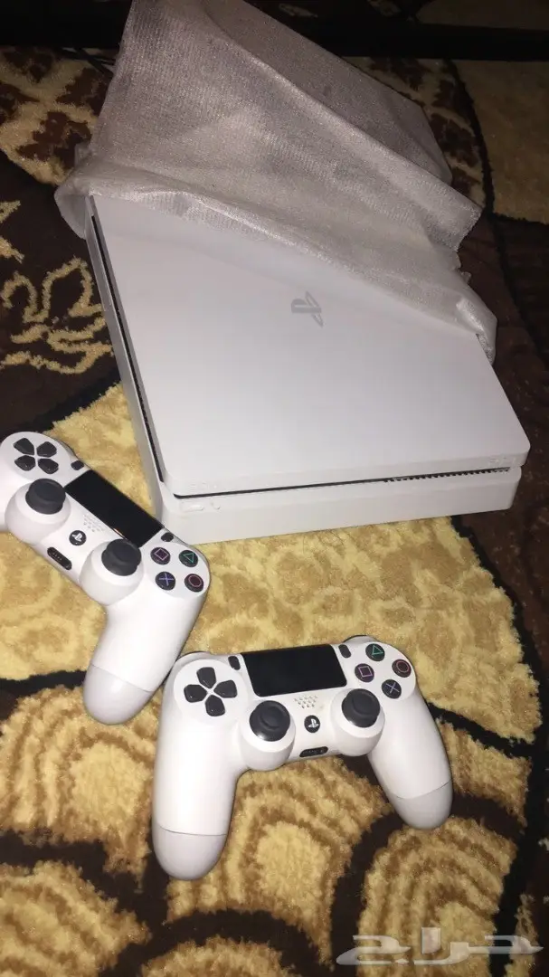 للبيع بلاستيشن 4 ابيض  (image 1)