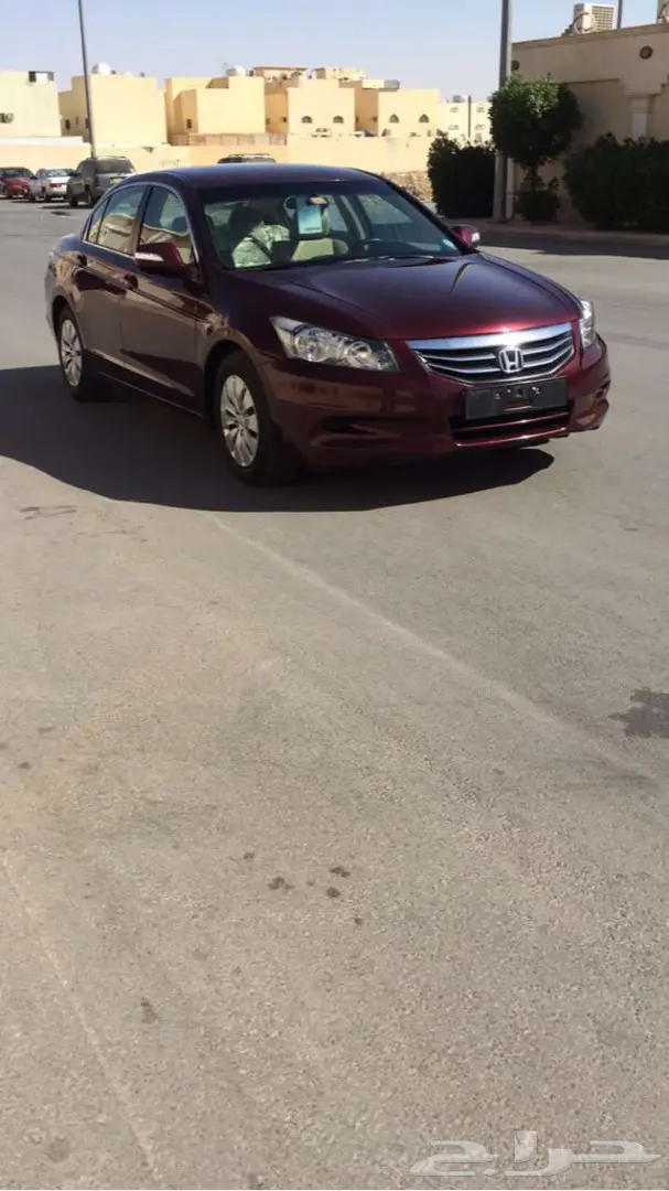 للبيع هوندا اكورد موديل 2012 استاندر  (image 3)