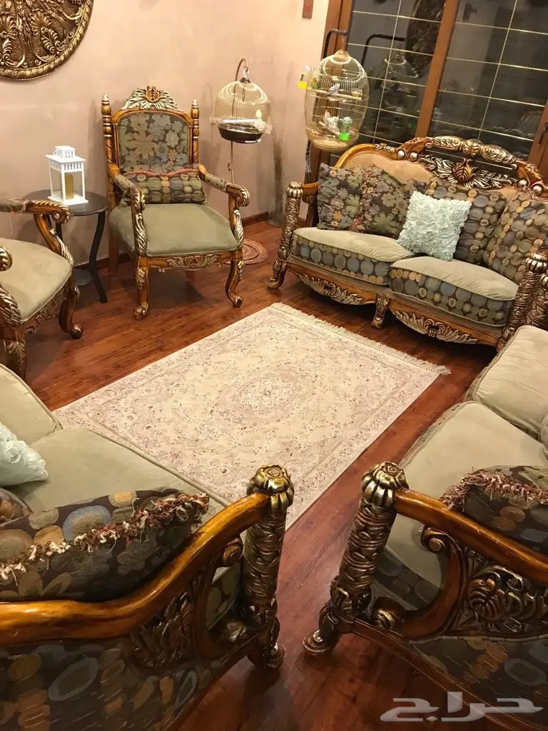 كنب كلاسيكي للبيع 