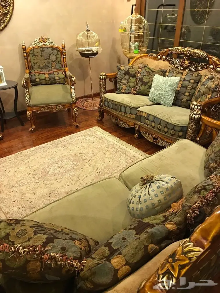 كنب كلاسيكي للبيع  (image 1)