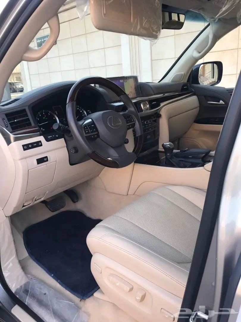 للبيع جيب لكزس 2017 بريمي