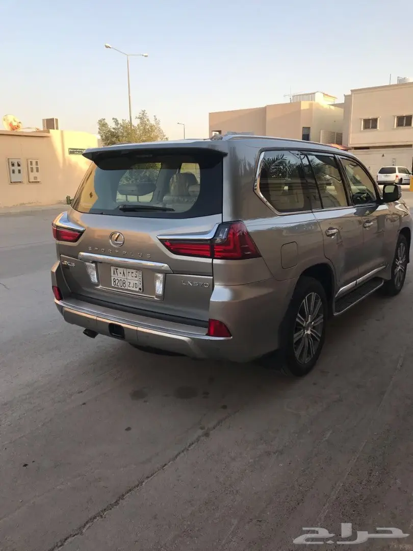 لكزس 2017 بريمي - فرصة ذهبية! (image 2)