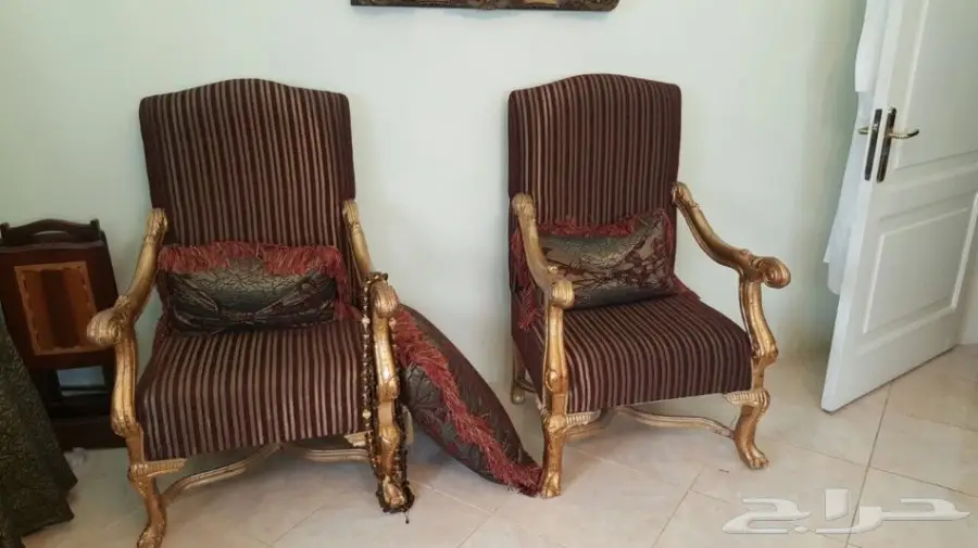 للبيع طقمين كنب شبه جديد