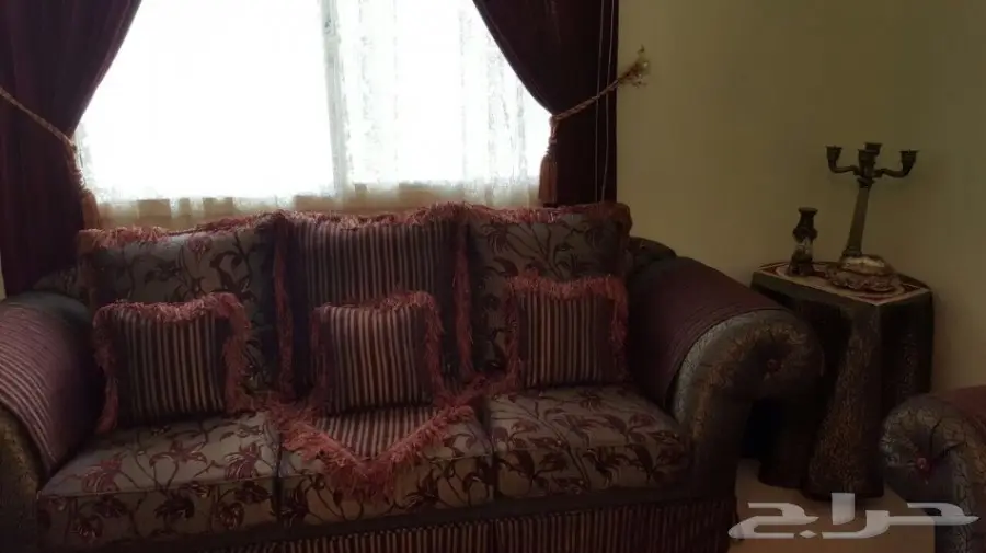 للبيع طقمين كنب شبه جديد (image 1)