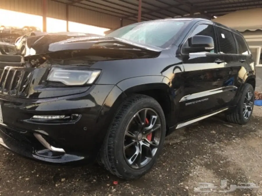 للبيع جيب جراند شيروكي SRT 2015 مصدوم   (image 4)