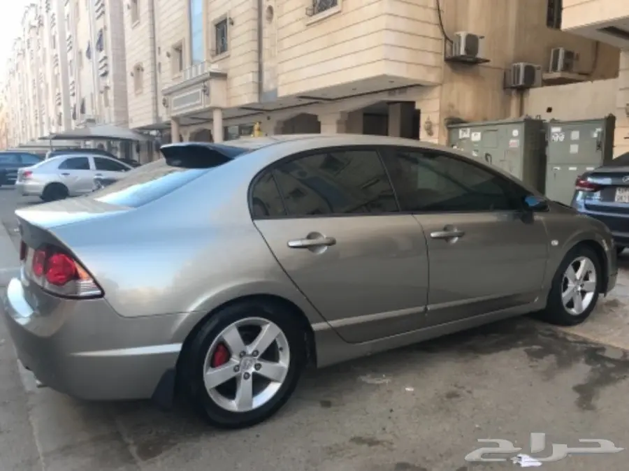 للبيع هوندا سفك 2009 (image 1)