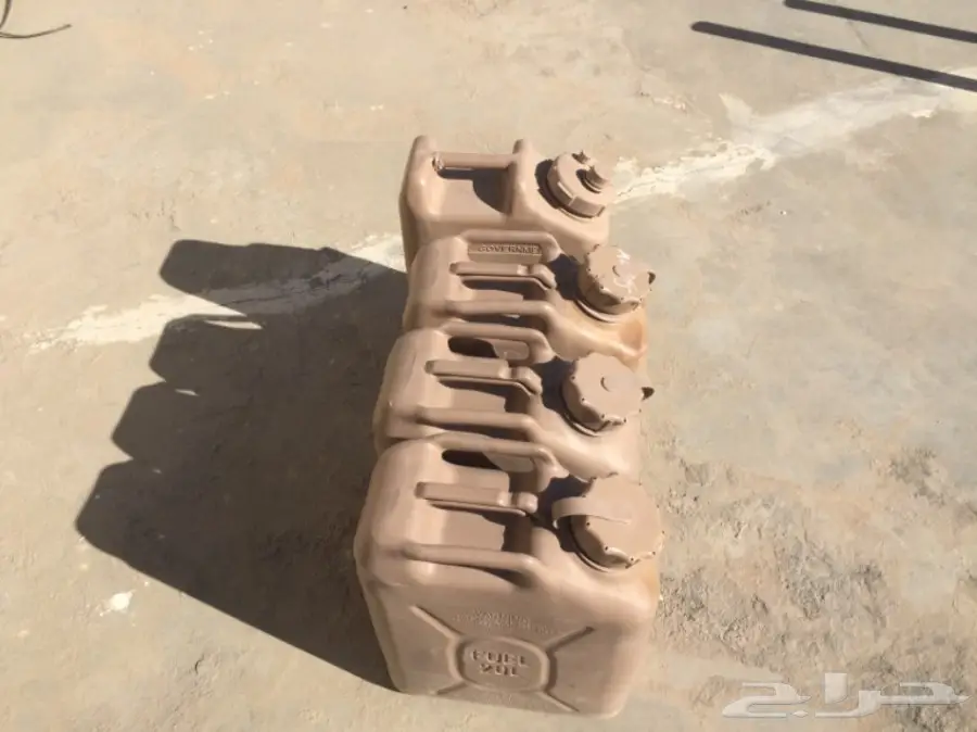 جراكل بانزين وماء