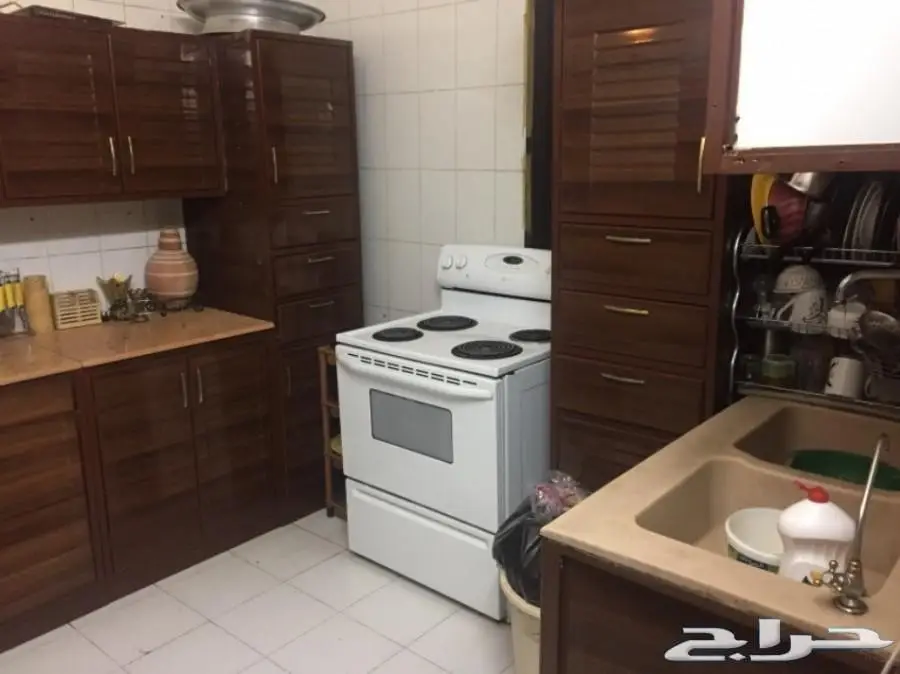 كنب كلاسيكي فاخر و أثاث شقة للبيع (image 10)