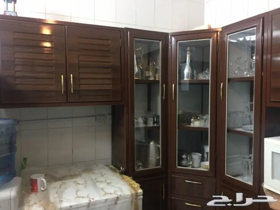 كنب كلاسيكي فاخر و أثاث شقة للبيع (image 12)