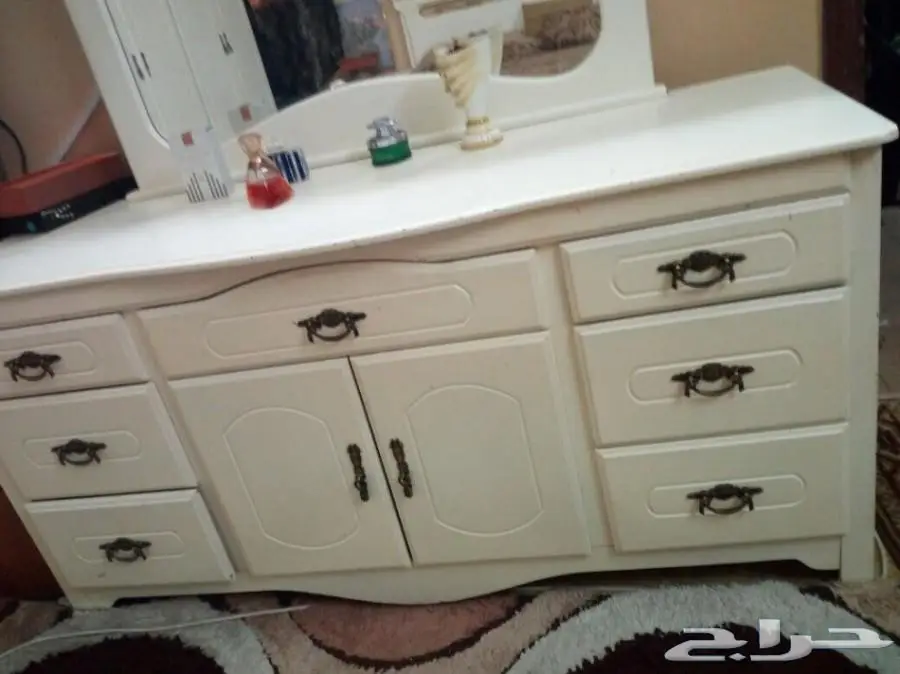 كنب كلاسيكي فاخر و أثاث شقة للبيع (image 16)