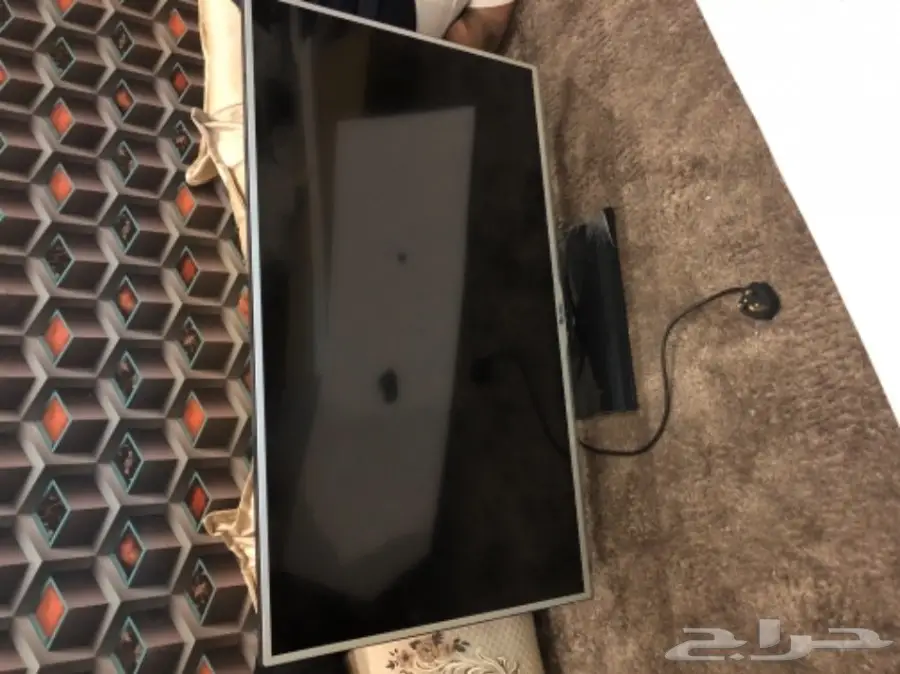 شاشة 42 بوصة 