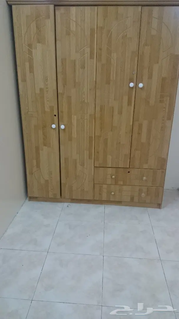 تليفزيون وترابيزه وبوتاجاز ودولاب وفرن كهرباء