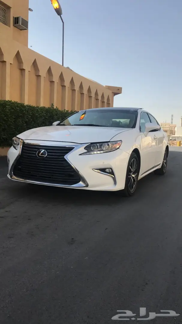 للبيع لكزس ES350 موديل 2013 لؤلؤي تم وضع الحد (image 1)