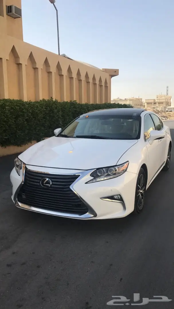 للبيع لكزس ES350 موديل 2013 لؤلؤي تم وضع الحد (image 2)