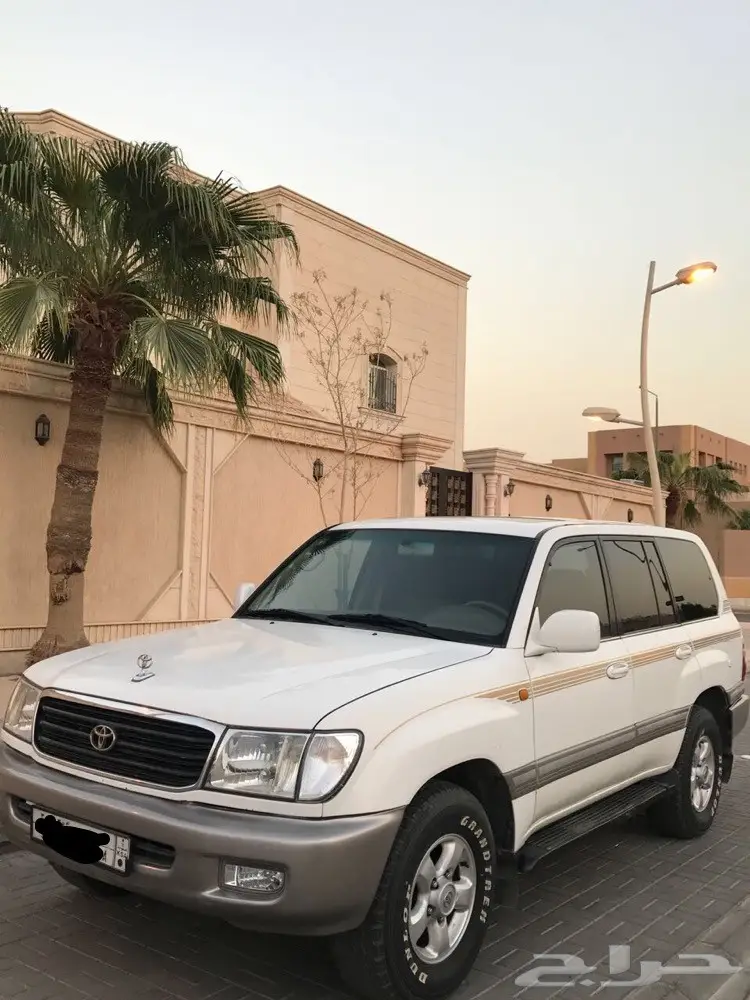 لاندكروزر VXR 8 - قير عادي نظيف (image 3)